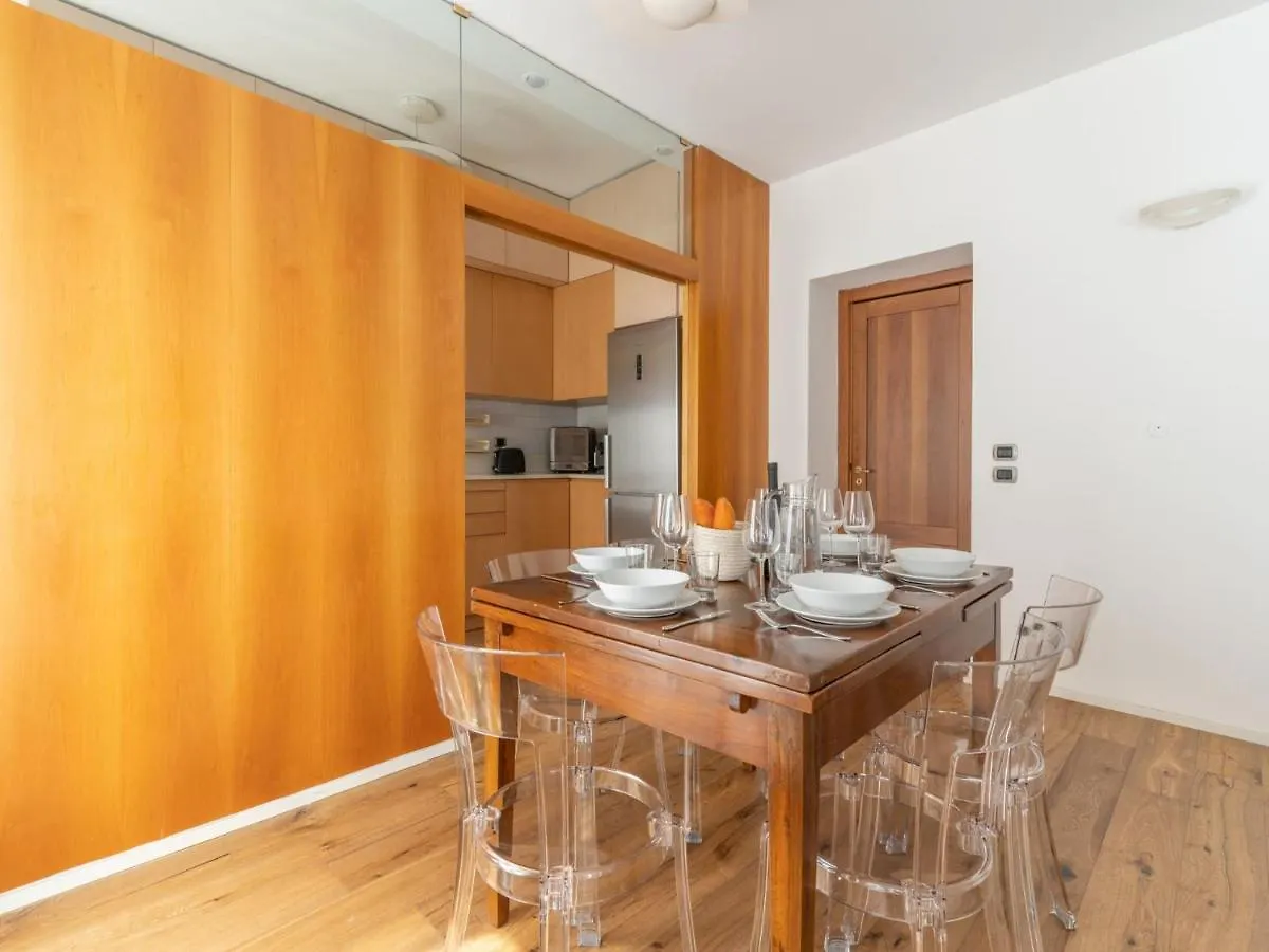 The Best Rent - Spacious Apartment Near Colonne S Lorenzo Milan 0*,  Italy