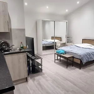Towncentre Large Apartment Ilford