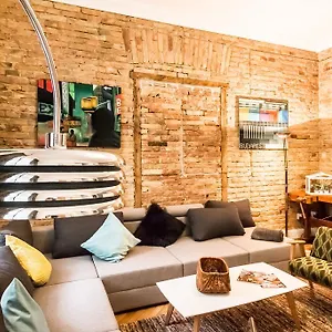 Urbana Hipster Downtown Apartment Budapest