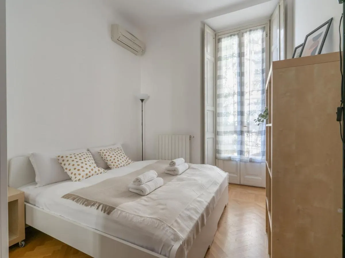 The Best Rent - Spacious Apartment Near Colonne S Lorenzo Milan Italy